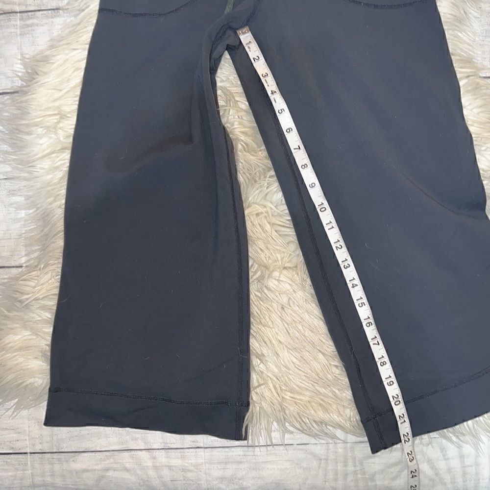 Lululemon Still Crops Crop Pants Gray Wide Leg Drawstring Pocket sz 4 Athleisure - Picture 4 of 9